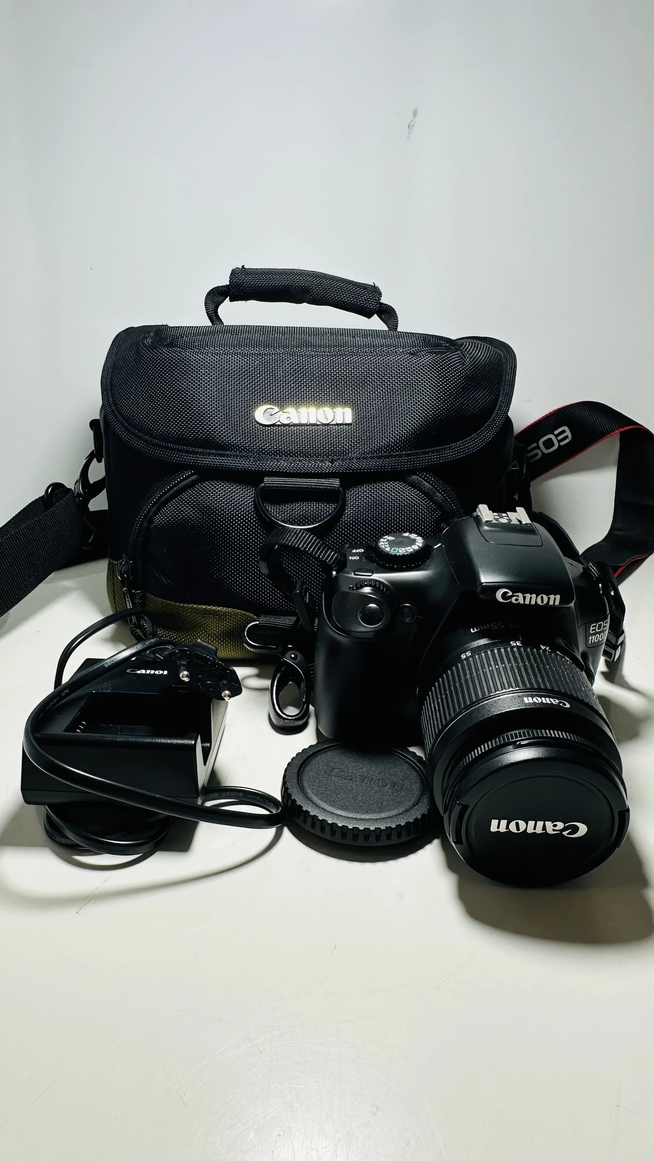 Canon EOS 1100D # Ef-s 18-55mm f/3.5-5.6 iii # Câmera digital
