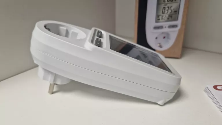 WATOMIERZ MIERNIK LICZNIK ZUŻYCIA ENERGII PRĄDU GRUNDIG MAX 3680W
