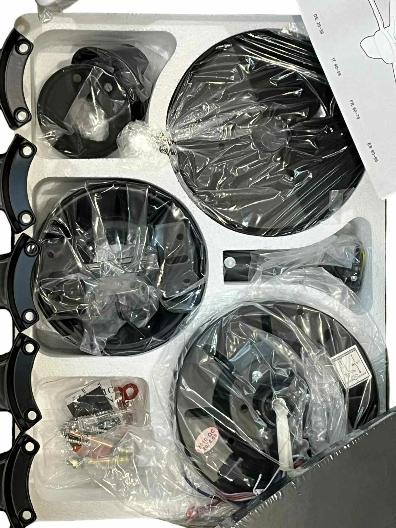 wiatrak-sufitowy-ceiling-fan-with-light-42in-60004-stan-11323-1