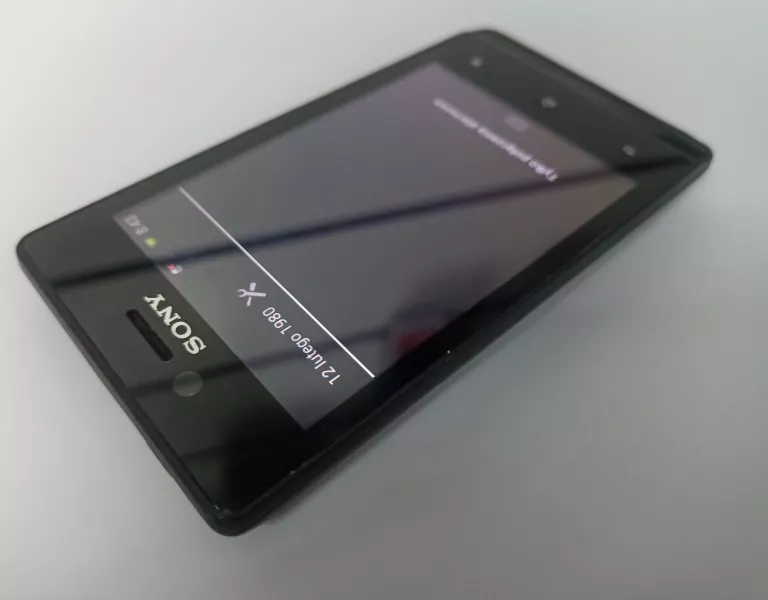TELEFON SONY ST23I