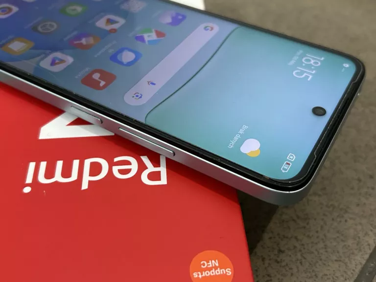 TELEFON XIIAOMI REDMI 13 8/256GB KARTON /PLAY