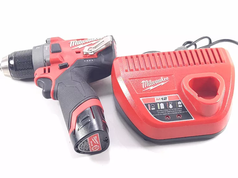 WKRETARKA UDAROWA MILWAUKEE FUEL BRUSHLESS M12 + ŁADOWARKA MILLWAUKE M12