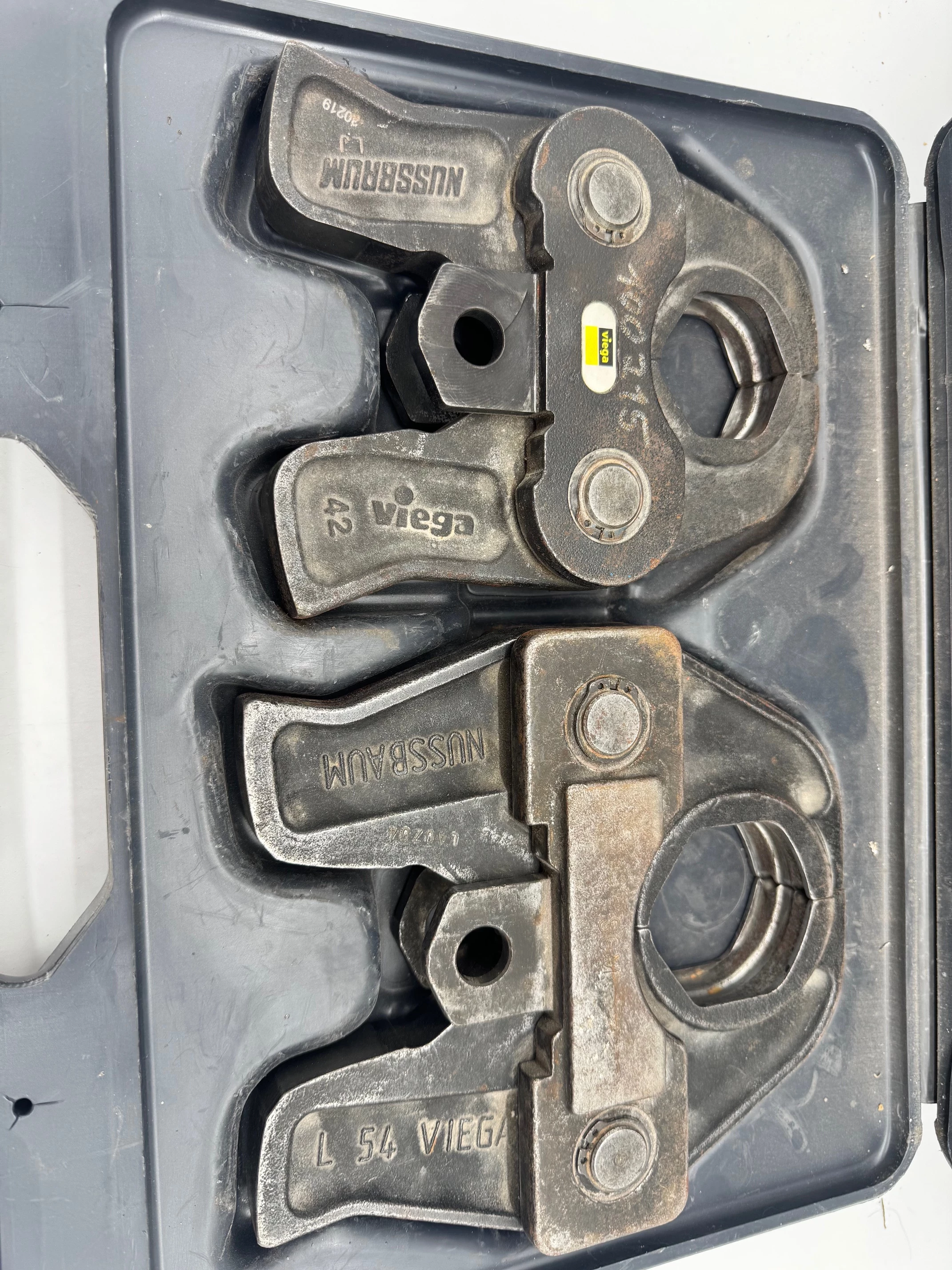 zacisk-cegi-do-rur-szczeki-viega-42-54-walizka-product-id-2886d09e-0e19-4577-8fbe-a1025c5c5694