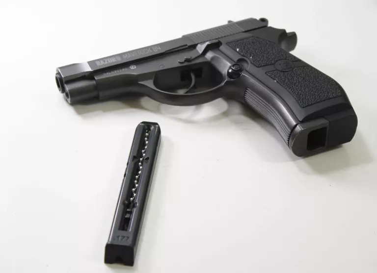 WIATRÓWKA CO2 PISTOLET 4,5 BB RAZORGUN MAVERICK 84