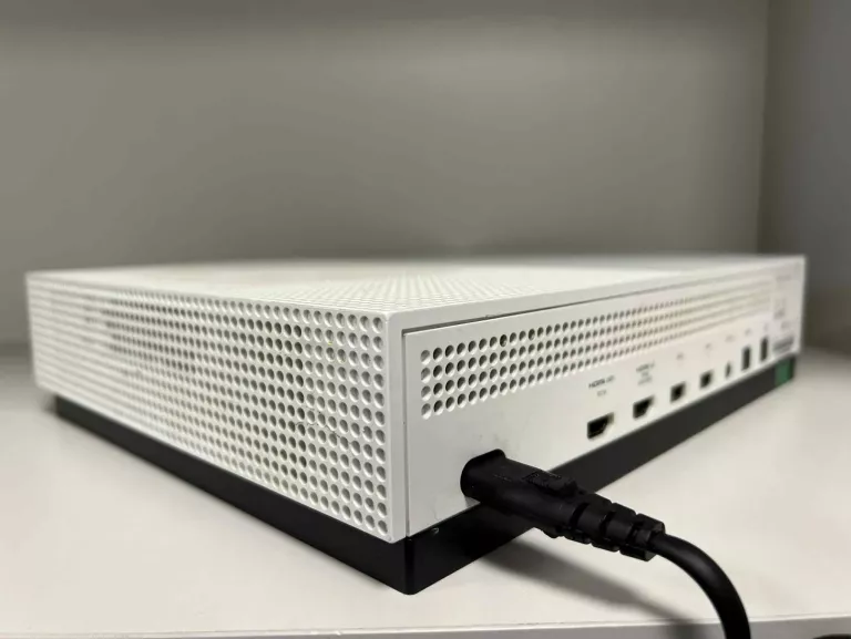 konsola-xbox-one-s-500gb-model-1681-liczba-kontrolerow-w-zestawie-205994-225550