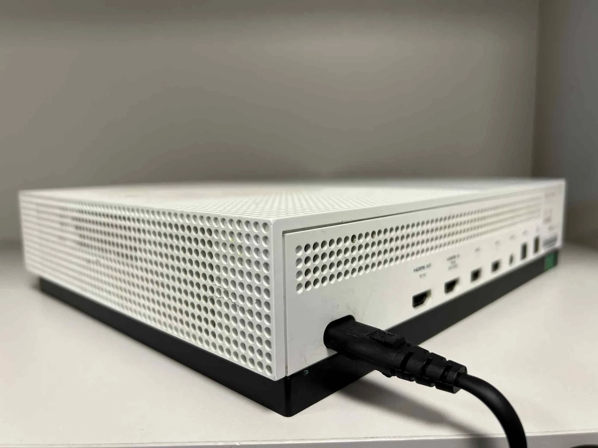 konsola-xbox-one-s-500gb-model-1681-liczba-kontrolerow-w-zestawie-205994-225550