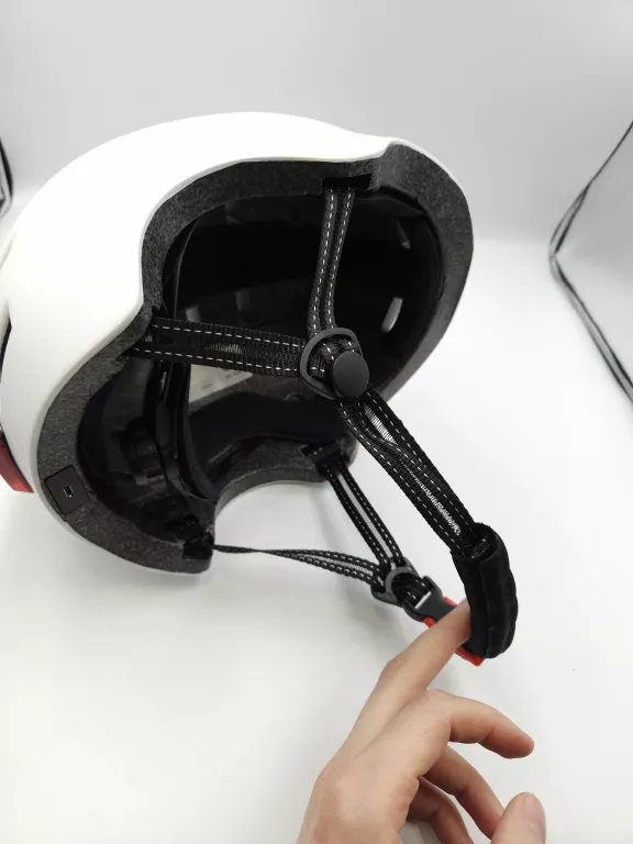 KASK ROWEROWY Z OŚWIETLENIEM LED UIRAX