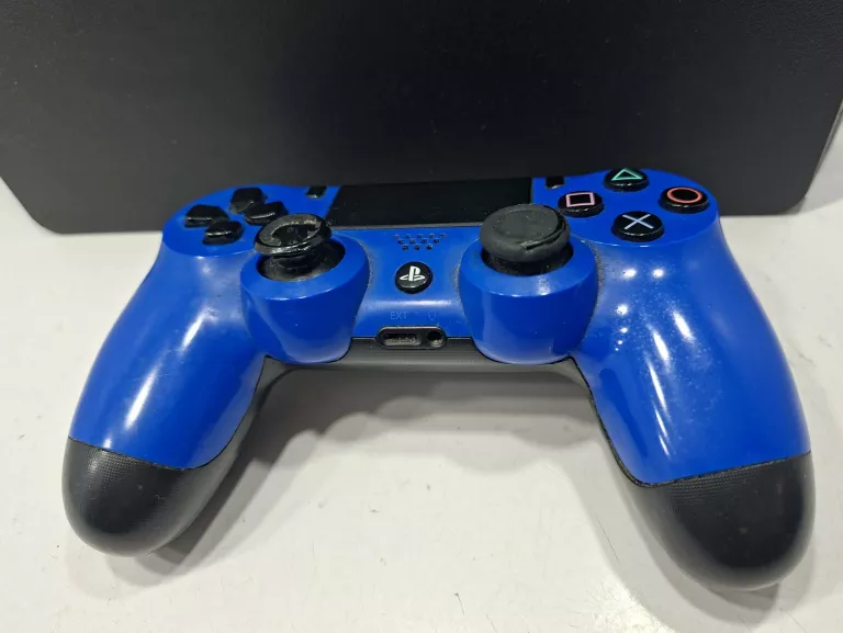 KONSOLA PS4 1TB 1PAD