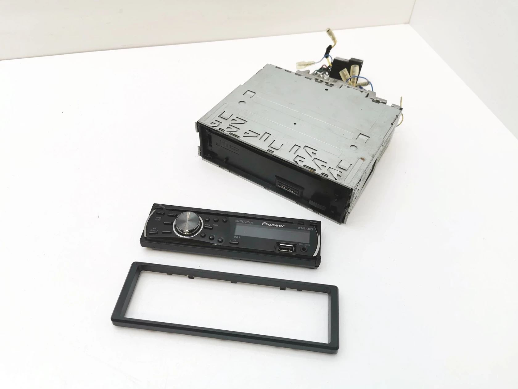 radio-samochodowe-pioneer-deh-2200ub-zlacza-213990-4