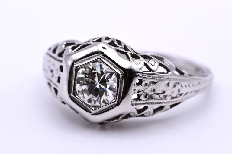 MISTERNY PIERŚCIONEK Z WIDOWISKOWYM BRYLANTEM 0,45CT ZŁOTO 750 R: 10