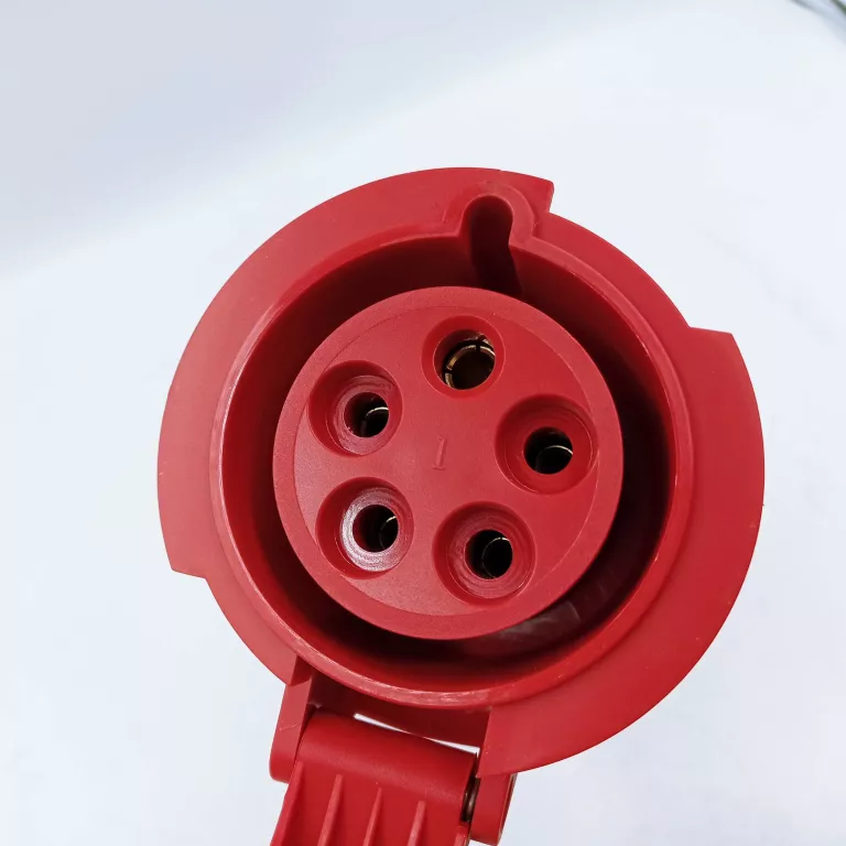 FAMATEL GNIAZDO SIŁOWE PRZEMYSŁOWE PRZENOŚNE 32A 5P 400V IP54 23303
