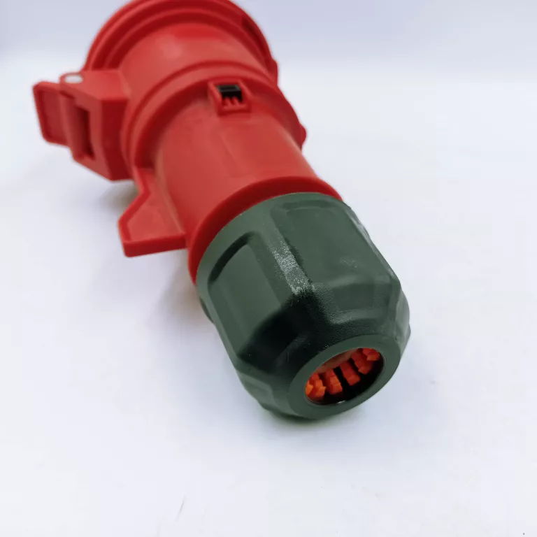 FAMATEL GNIAZDO SIŁOWE PRZEMYSŁOWE PRZENOŚNE 32A 5P 400V IP54 23303