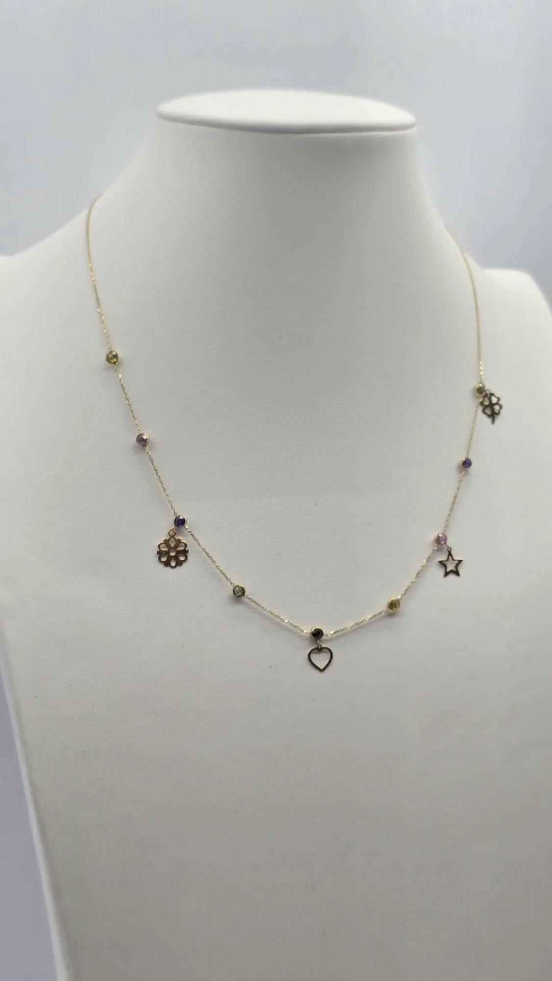 sliczny-zloty-lancuszek-rozne-zawieszki-w-240-dl46-cm-stan-11323-1