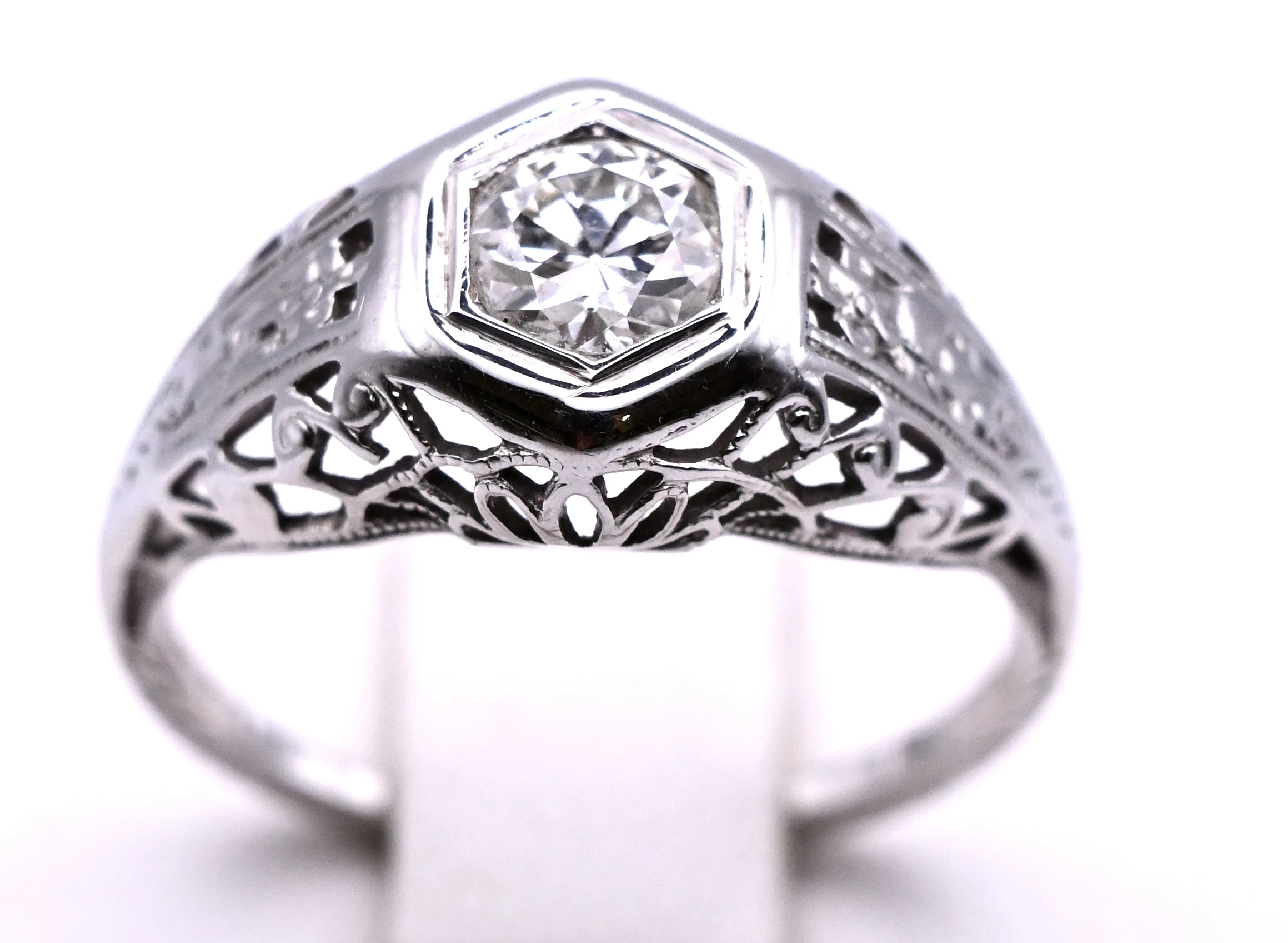 misterny-pierscionek-z-widowiskowym-brylantem-045ct-zloto-750-r-10-kamien-17088-8