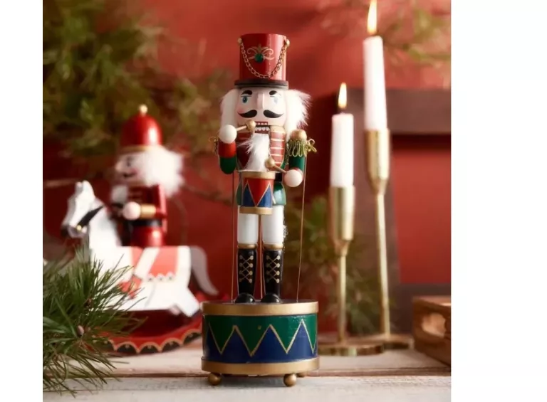 FIGURKA NUTCRACKER DZIADEK DO ORZECHÓW NA BĘBENKU Z POZYTYWKĄ 30 CM