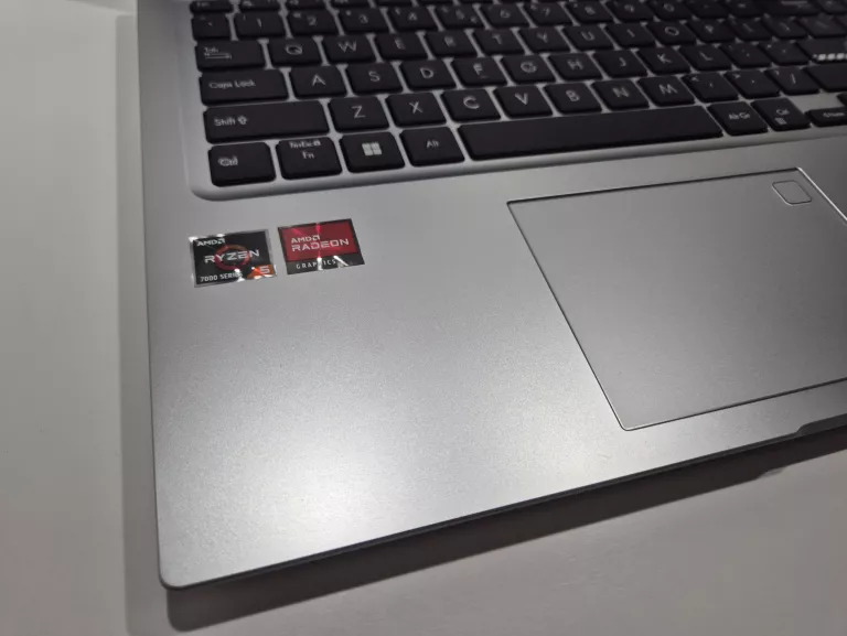ASUS M1502Y AMD R5-7430U 16/512 WIN 11