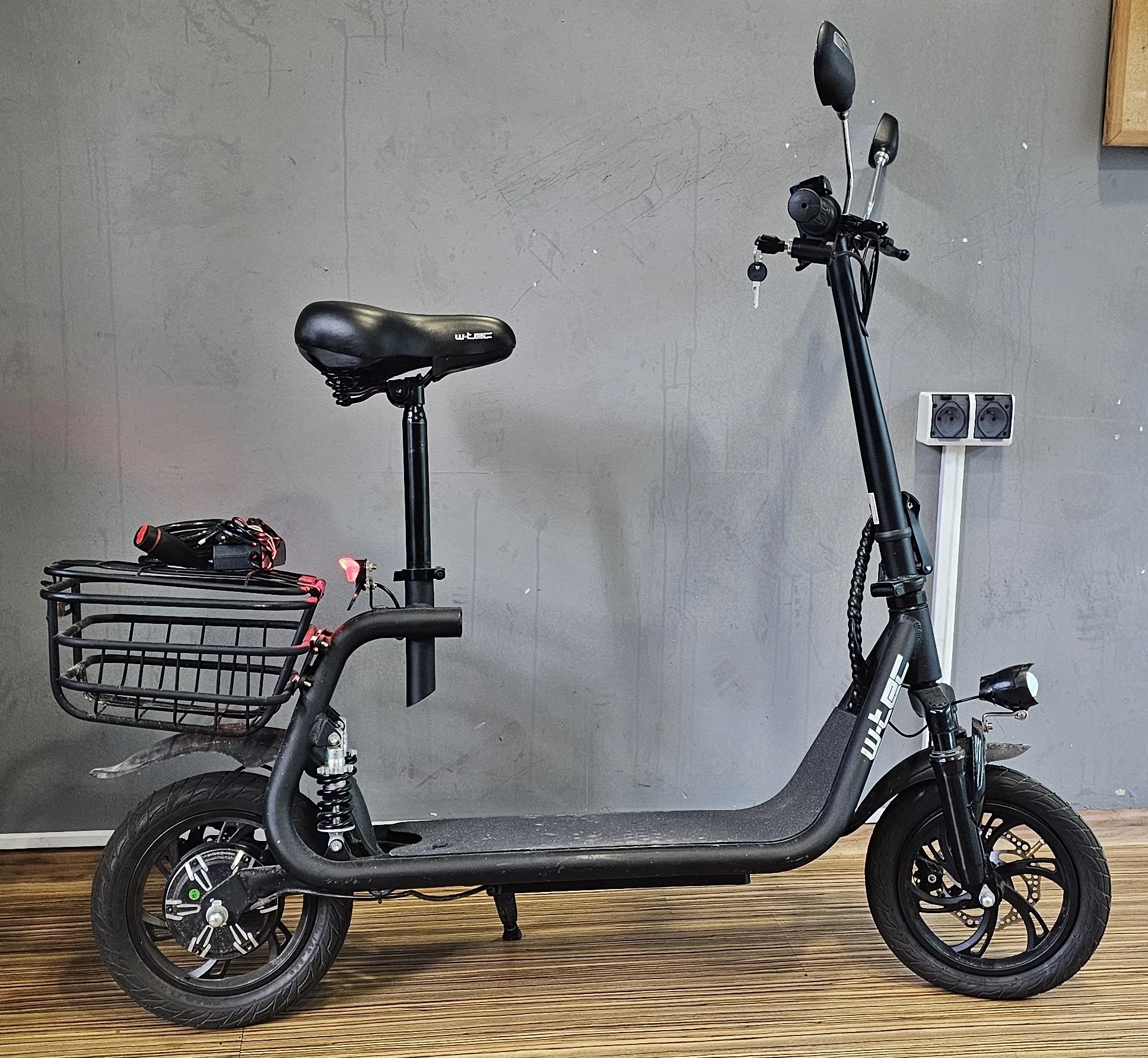 hulajnoga-elektryczna-e-scooter-w-tec-billar-ii-500w-ladowarka-model-23927-4