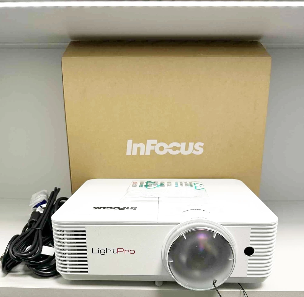 projektor-infocus-in0024st-jak-nowy-komplet-torunska-26-kolo-sj