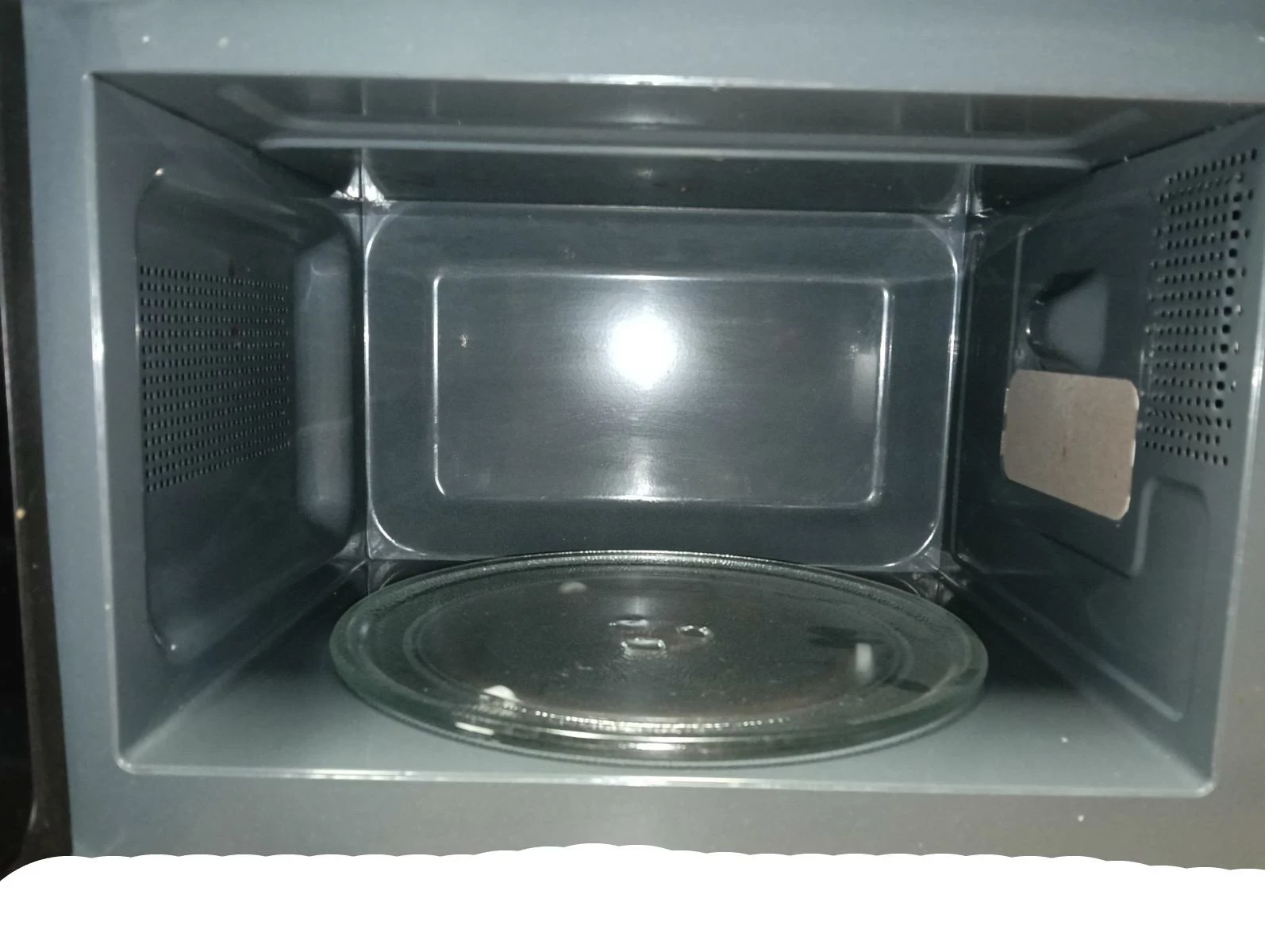 kuchenka-mikrofalowa-amica-amgf17m2b-stan-11323-2