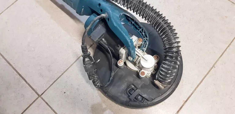 SZLIFIERKA SIECIOWA GRONE ŻYRAFA 710W 230V GWG 7-225 RB REG.OBR. + WALIZKA