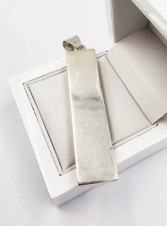 SREBRNA ZAWIESZKA Z BURSZTYNEM 13,47GR, P.925