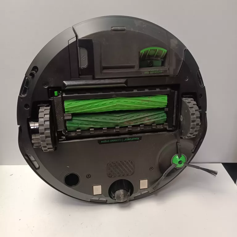 ROBOT SPRZĄTAJĄCY IROBOT ROOMBA J7 CZARNY