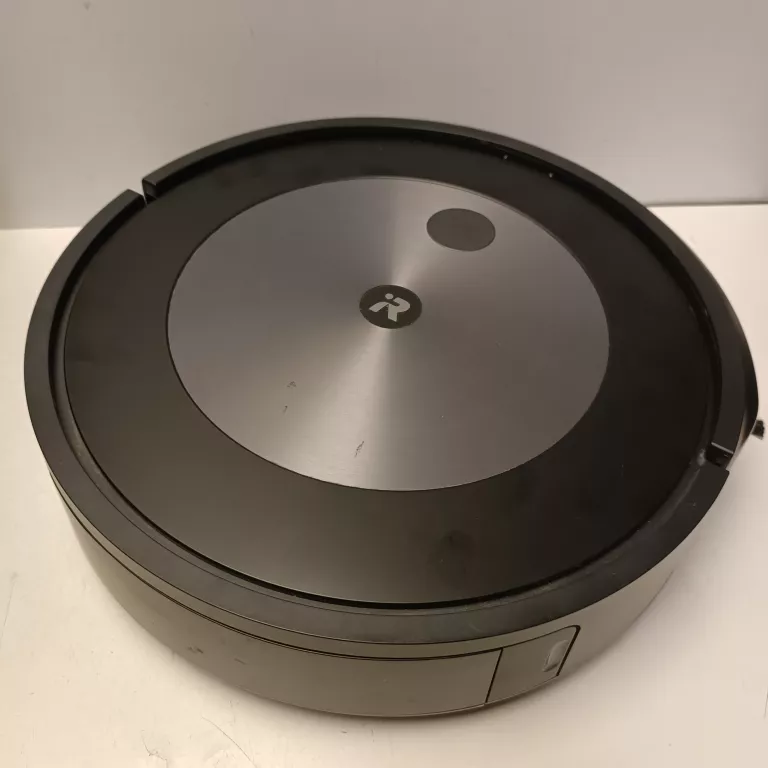 ROBOT SPRZĄTAJĄCY IROBOT ROOMBA J7 CZARNY