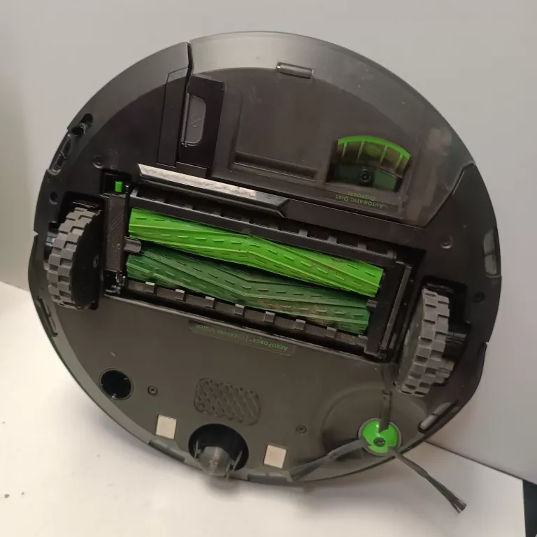 ROBOT SPRZĄTAJĄCY IROBOT ROOMBA J7 CZARNY