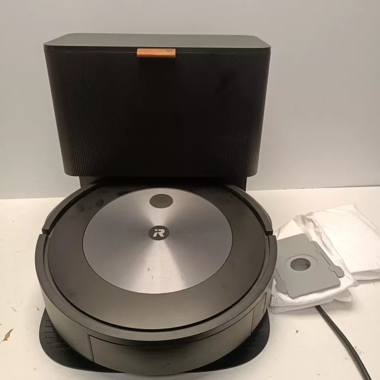 ROBOT SPRZĄTAJĄCY IROBOT ROOMBA J7 CZARNY