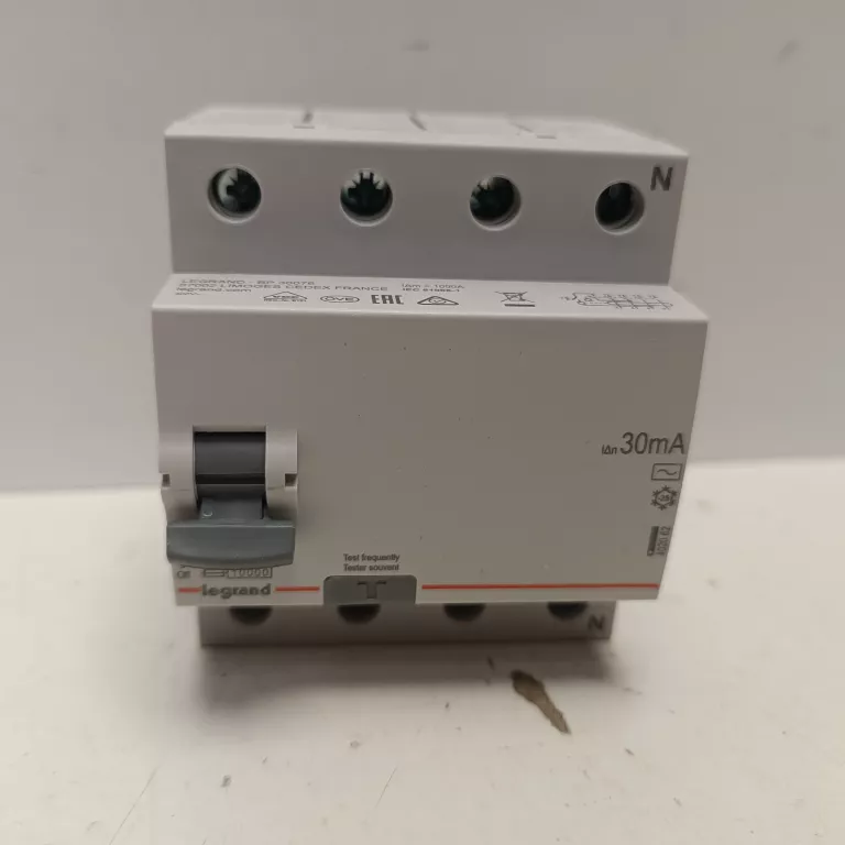 LEGRAND WYŁĄCZNIK RÓŻNICOWOPRĄDOWY 4P 25A TYP AC P304 RX3 402062