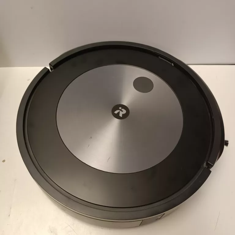 ROBOT SPRZĄTAJĄCY IROBOT ROOMBA J7 CZARNY