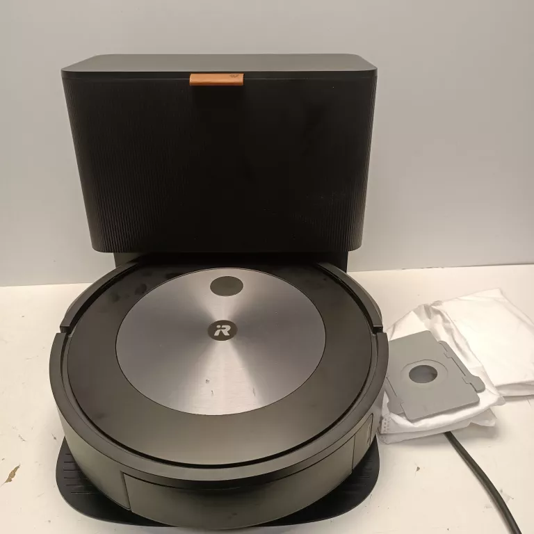 ROBOT SPRZĄTAJĄCY IROBOT ROOMBA J7 CZARNY