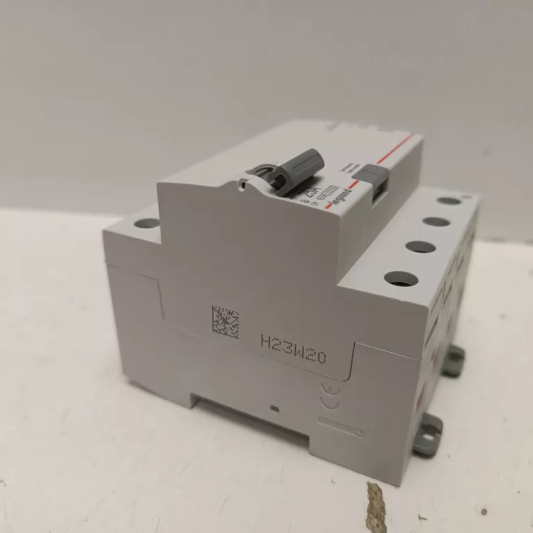 LEGRAND WYŁĄCZNIK RÓŻNICOWOPRĄDOWY 4P 25A TYP AC P304 RX3 402062