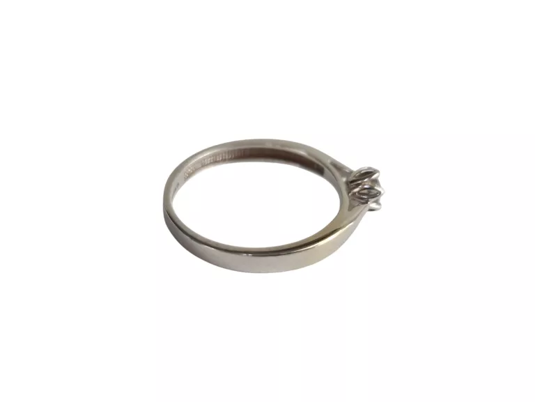 PIĘKNY ZŁOTY PIERŚCIONEK Z BRYLANTEM 0,20CT P.585 / W. 1,62G / R.13