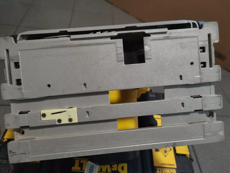 EWALT PILARKA TARCZOWA ZAGŁĘBIARKA 1300W 165MM DWS520KTR