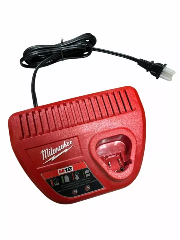 MILWAUKEE M12 FUEL – ŚRUBY DRŻĄ, GDY TYLKO JĄ ZOBACZĄ!