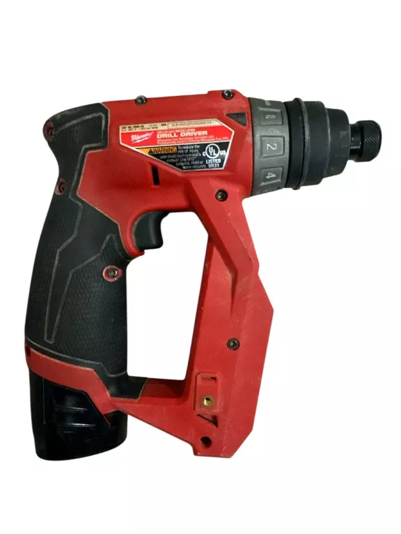 MILWAUKEE M12 FUEL – ŚRUBY DRŻĄ, GDY TYLKO JĄ ZOBACZĄ!