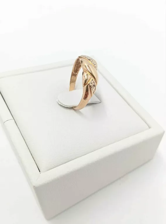 zloty-pierscionek-z-brylantem-p-333-material-15835-2