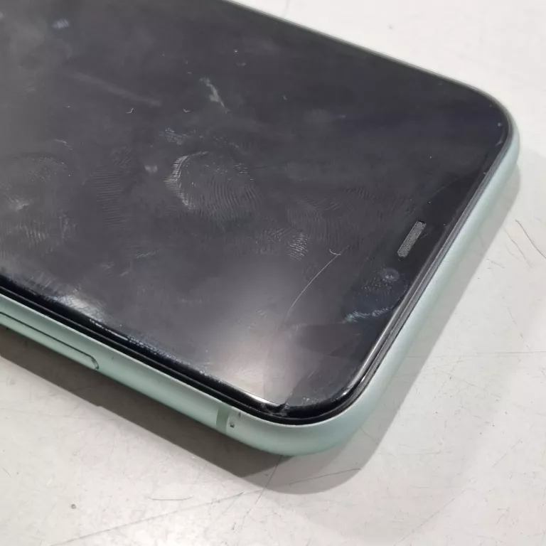 IPHONE 11 4 GB / 64 GB 4G AKU 76% PEKNIETY EKRAN PUD