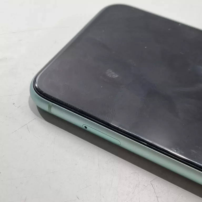 IPHONE 11 4 GB / 64 GB 4G AKU 76% PEKNIETY EKRAN PUD
