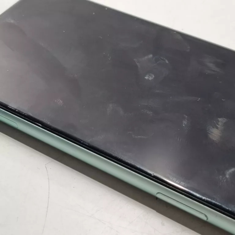 IPHONE 11 4 GB / 64 GB 4G AKU 76% PEKNIETY EKRAN PUD