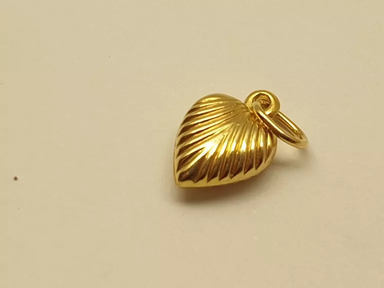 ZŁOTA ZAWIESZKA SERCE SERDUSZKO - 0,68G - 585
