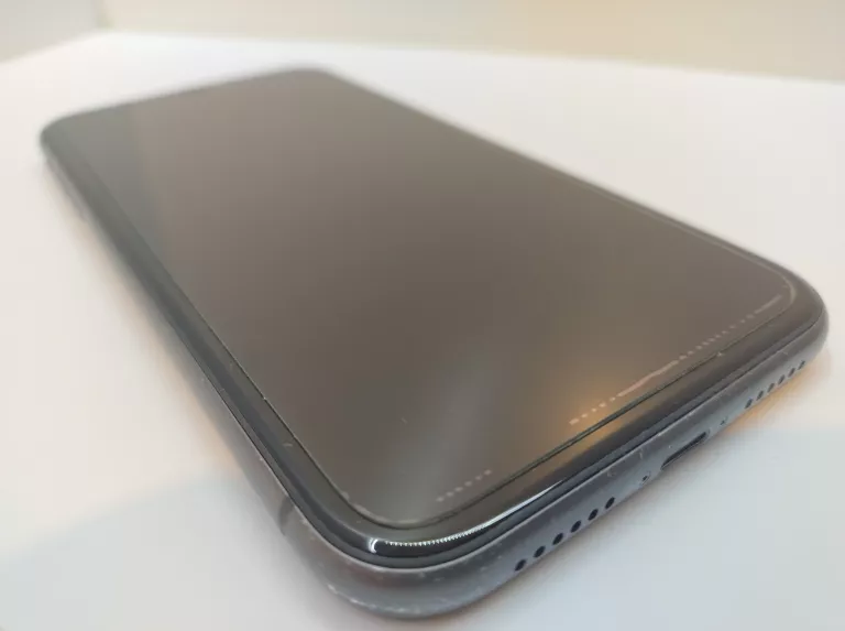 TELEFON IPHONE 11 64GB  + KABEL + ETUI