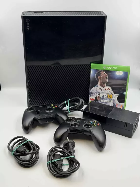 KONSOLA XBOX ONE 1540 + 2 PADY+ OKABLOWANIE