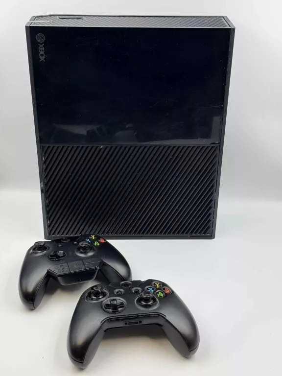 KONSOLA XBOX ONE 1540 + 2 PADY+ OKABLOWANIE