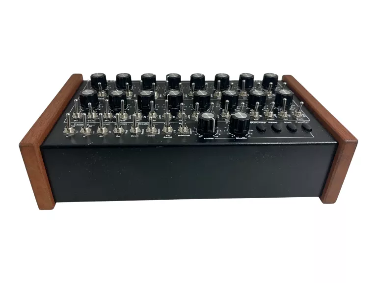 analogowy-sekwencer-krokowy-doepfer-dark-time-sequencer-w-box-kod-producenta-dodarkt