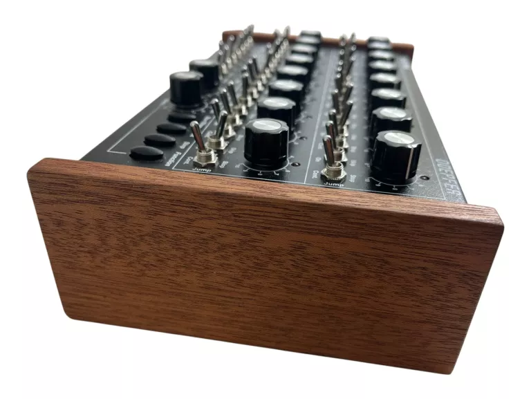 analogowy-sekwencer-krokowy-doepfer-dark-time-sequencer-w-box-liczba-kanalow-2