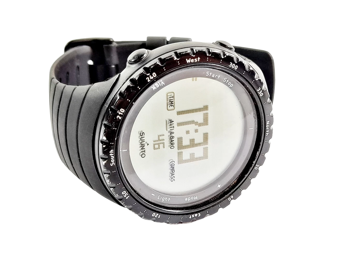 tradycyjny-zegarek-outdoorowy-suunto-core-regular-black-wr30-grubosc-koperty-1300