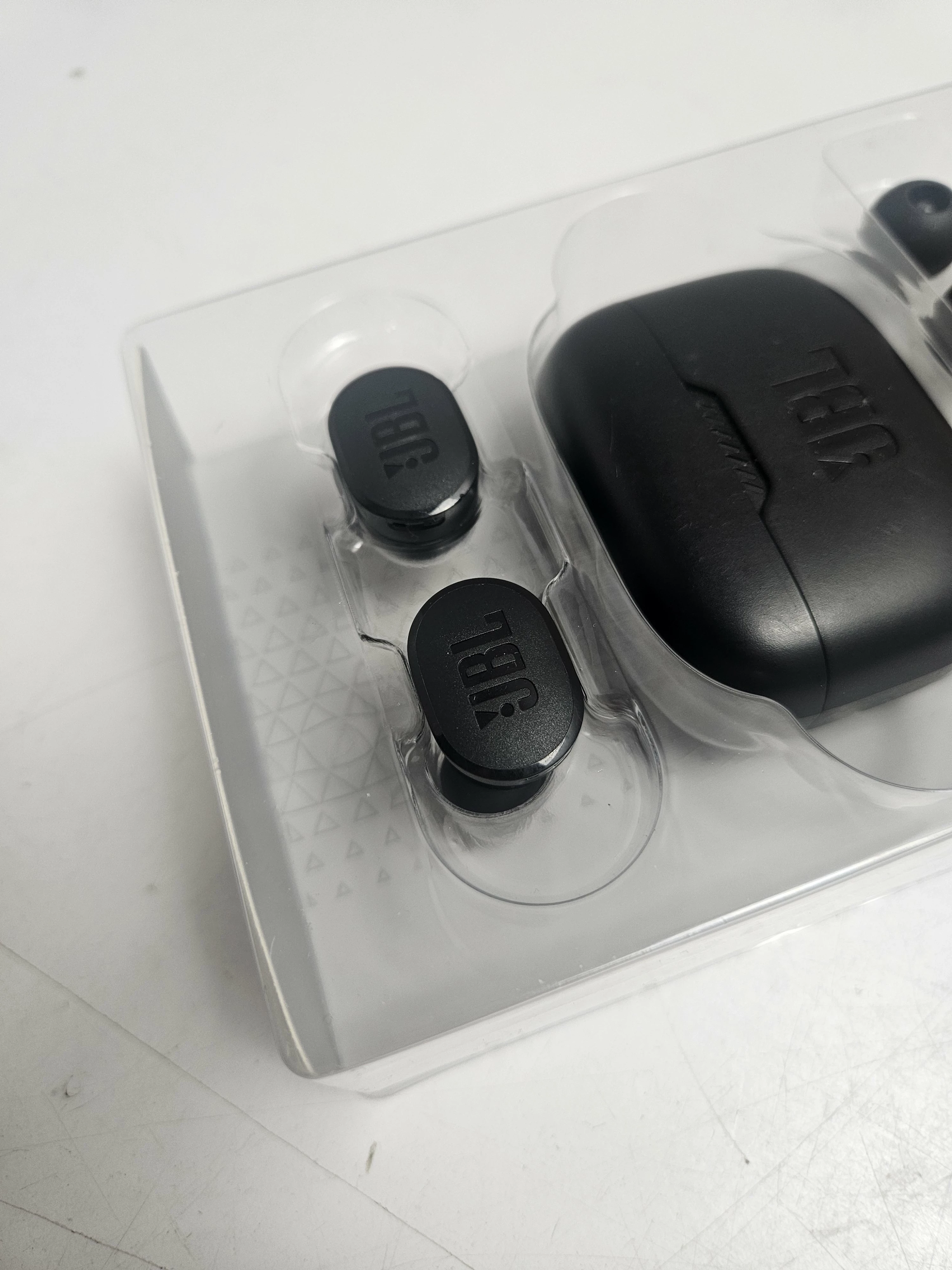 sluchawki-bluetooth-jbl-tune-130-nc-tws-ean-gtin-4968929214044