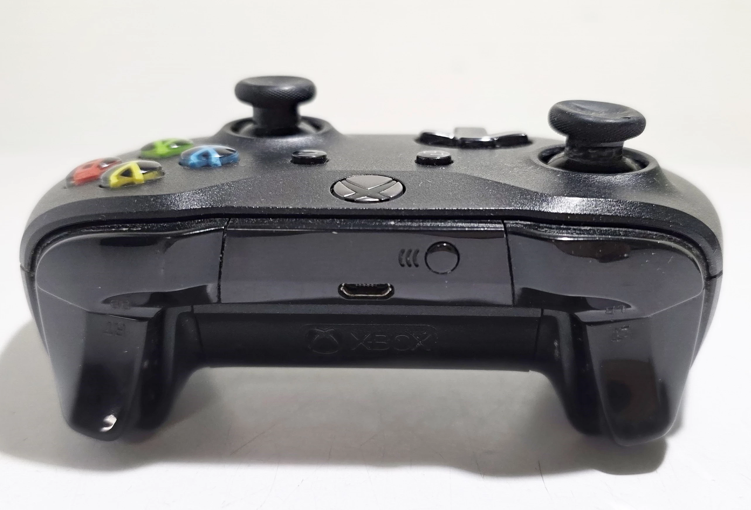 konsola-xbox-one-x-1t-m1787-rodzaje-odtwarzanych-nosnikow-205982-1